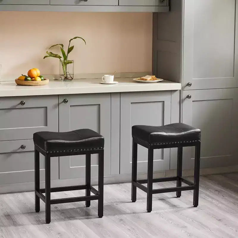 Lot de 2 tabourets de bar rembourrés pivotants et réglables en hauteur Okak avec repose-pieds, chaises de comptoir sans accoudoirs en cuir PU pour salles à manger